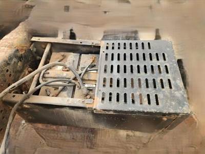 GMC C7500 Battery Box
