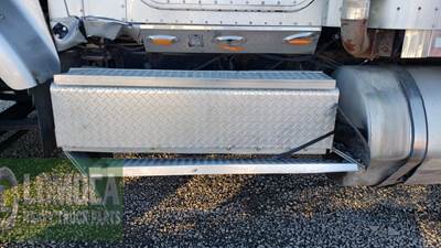 International 9900i Battery Box