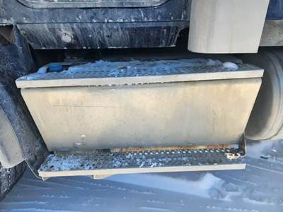 International HX620 Battery Box