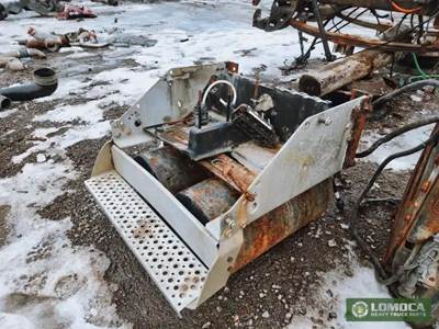 International LT625 Battery Box