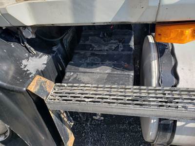 Mack Vision CXN613 Battery Box for a 2005 Mack CXN613