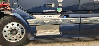 Volvo VNL Battery Box