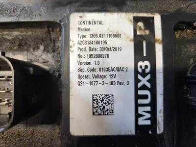 Eaton-Fuller RTLO18918B Body Control Module for a 2014 Peterbilt 389 ...