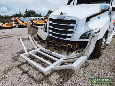 Freightliner Cascadia 126 Bumper Guard