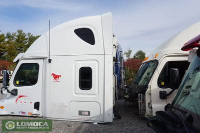 Freightliner Cascadia 125 Left Cab Fairing