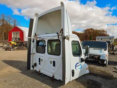Freightliner Cascadia 125 Right Cab Fairing