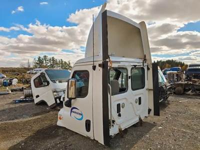 Freightliner Cascadia 125 Left Cab Fairing