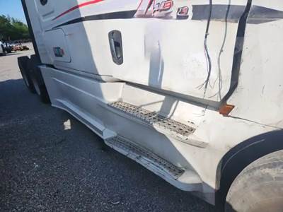 Freightliner Cascadia 126 Right Cab Fairing