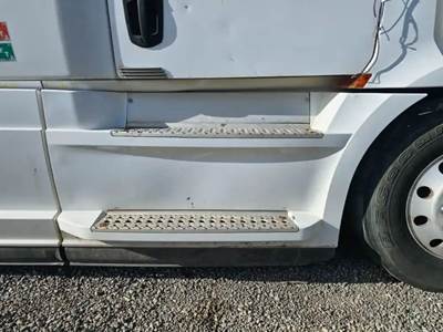 Freightliner Cascadia 126 Right Cab Fairing