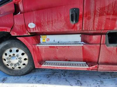 Freightliner Cascadia 126 Left Cab Fairing