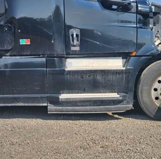 Freightliner Cascadia 126 Right Cab Fairing