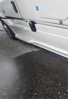 Freightliner Cascadia 126 Left Cab Fairing