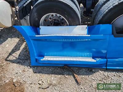 Freightliner Cascadia Left Cab Fairing for a 2018 Freightliner Cascadia 123