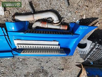 Freightliner Cascadia Right Cab Fairing for a 2018 Freightliner Cascadia 123