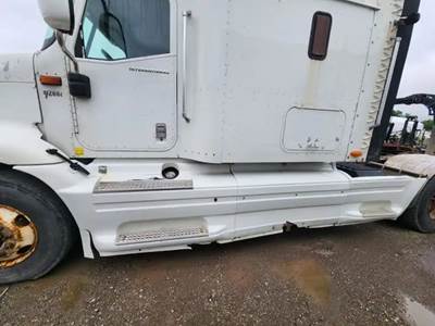 International 9200i Left Cab Fairing