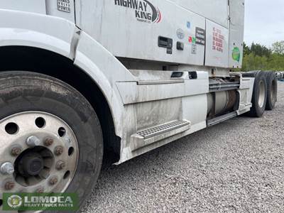 Volvo VNL Left Cab Fairing