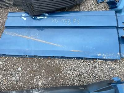 Volvo VNL Right Cab Fairing