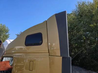 Volvo VNL Left Cab Fairing