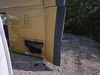 Volvo VNL Left Cab Fairing