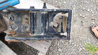 Freightliner FLD120 Cab Mount