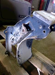 Mack Vision CX613 Cab Mount for a 2006 Mack CX 613