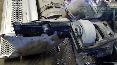 Peterbilt 579 Cab Mount