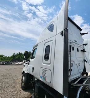 Freightliner Cascadia 126 Cab Assembly