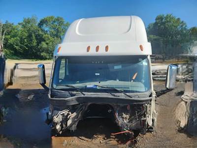 Freightliner Cascadia 126 Cab Assembly