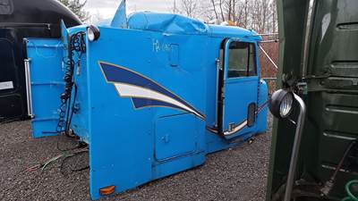 Freightliner FLD120 Cab Assembly for a 1995 Freightliner FLD-120