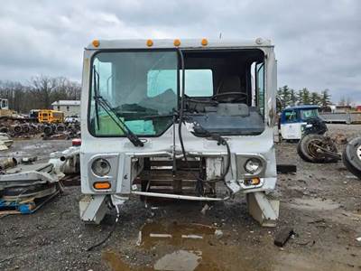 Mack MRU613 Cab Assembly