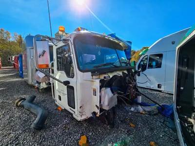 Mack Vision CXN613 Cab Assembly for a 2007 Mack CXN613