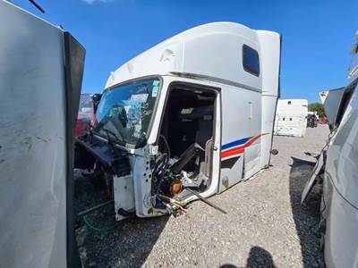 Volvo VNL Cab Assembly
