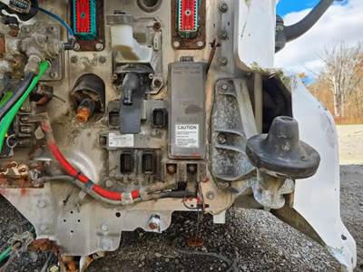 Eaton-Fuller FRO16210C Chassis Control Module for a 2013 Freightliner Cascadia 125