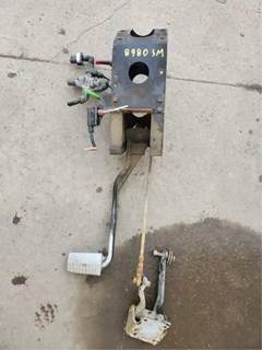 Eaton-Fuller RTLO20918B Clutch Assembly for a 2015 Western Star 4900FA