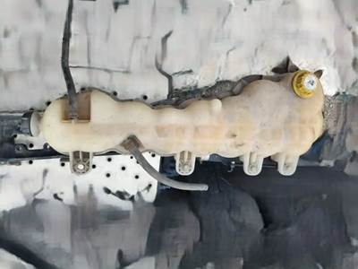 Freightliner Cascadia 126 Coolant Reservoir