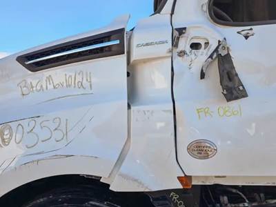 Freightliner Cascadia 126 Cowl