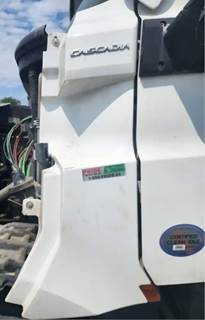 Freightliner Cascadia 126 Cowl