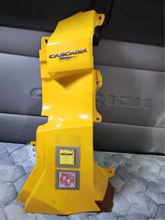 Freightliner Cascadia 126 Cowl