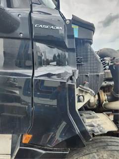Freightliner Cascadia 126 Cowl