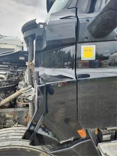 Freightliner Cascadia 126 Cowl