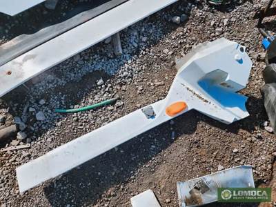 International LT625 Cowl