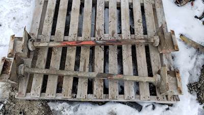 Kenworth T800 Crossmember