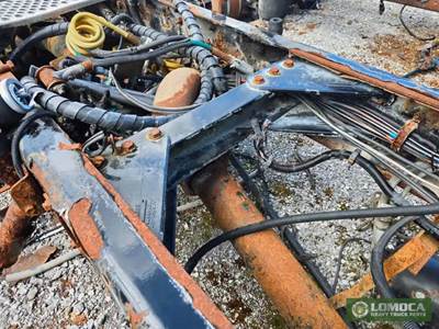 Kenworth T800B Crossmember