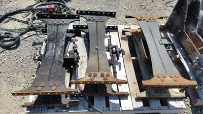 Mack Vision CXN613 Crossmember for a 2007 Mack CXN613