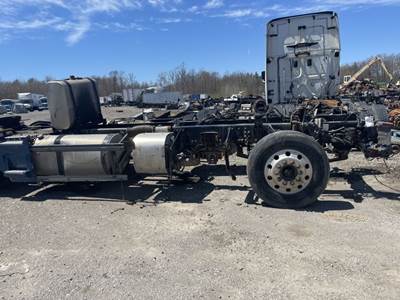 Volvo VNL Crossmember