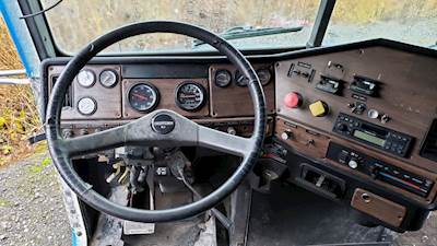 Freightliner FLD120 Dashboard Assembly