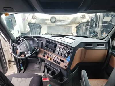Freightliner Cascadia 126 Dashboard Assembly