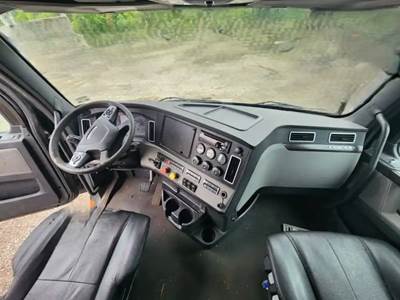 Freightliner Cascadia 126 Dashboard Assembly
