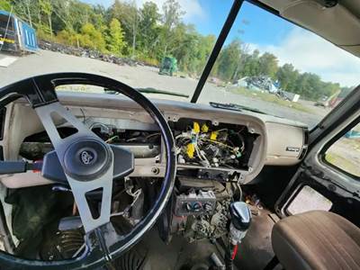 Mack Vision CXN613 Dashboard Assembly for a 2005 Mack CXN613