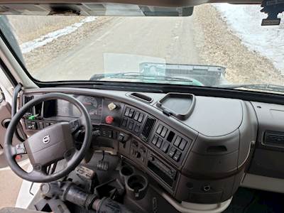 Volvo VNL Dashboard Assembly